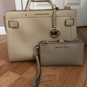 MICHAEL KORS PURSE & MATCHING WALLET